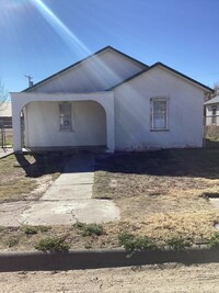 Building Photo - Vintage 3 bedroom 1 bath home!