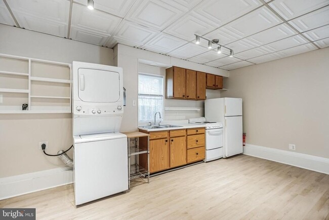 Building Photo - 808 Monroe Ave