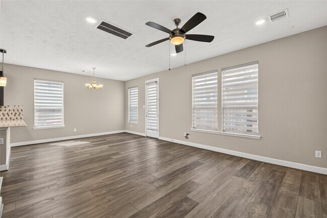 Building Photo - 10214 Pinewood Fox Dr