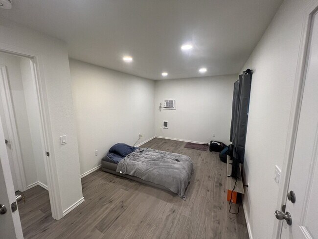 Building Photo - Live close to TSU in this 4 bedroom!