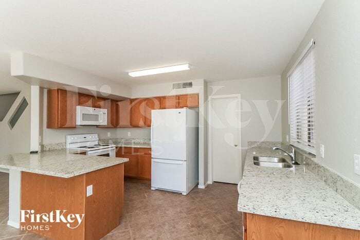 Building Photo - 9351 W Palmer Dr