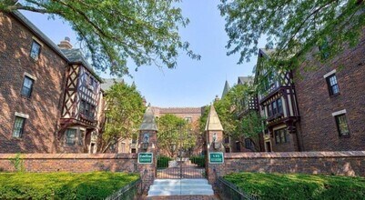 Building Photo - Spacious Two Bedroom Condo in Blackstone!