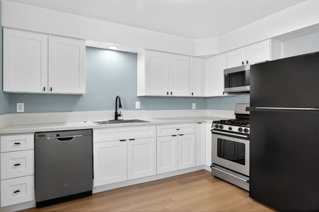 Primary Photo - 44440 Acacia Dr