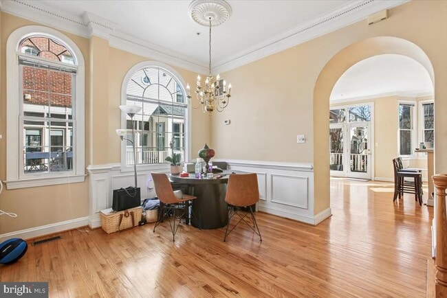 Building Photo - 1053 N Stuart St