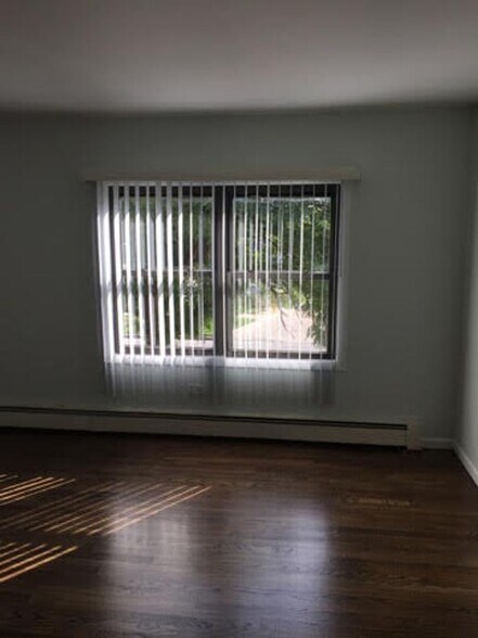 Building Photo - 7632 S Stewart Ave