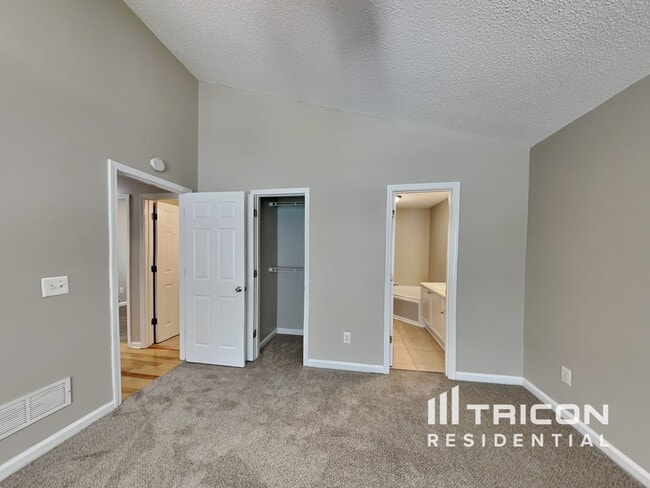 Building Photo - 5922 Graywood Cir SE