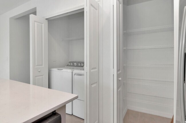 Building Photo - Modern New Construction Townhome in Desirable Lakewood Ranch – Up to 1 Month Free