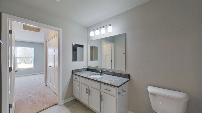 Building Photo - Like New Condo Style Upper 2 Bedroom 1 Bathroom Apartment is Available