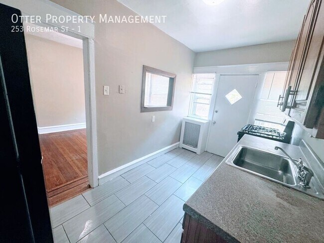 Building Photo - 253 Rosemar St