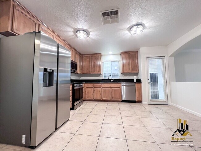 Building Photo - 224 Loon Lake St