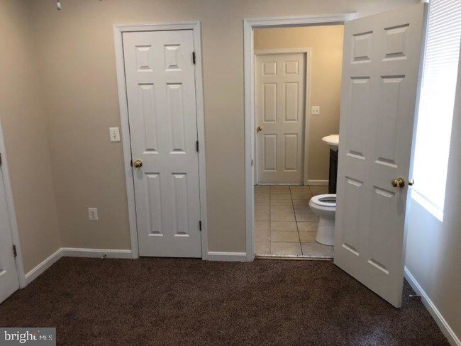 Building Photo - 2419 Callow Ave