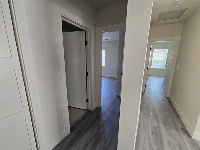 Building Photo - Completely Remodeled Home for Rent – Midtown Sacramento