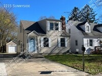 Building Photo - 2215 Sunnyside-