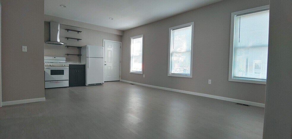 Building Photo - 58 Paine St