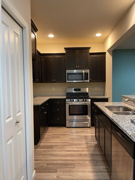 Building Photo - 11317 NE 116th Ct