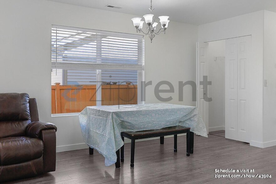 Building Photo - 21611 SE 298th Pl