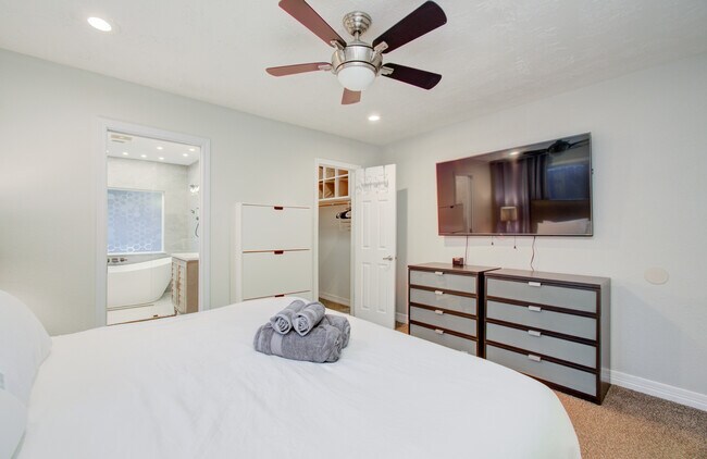 Building Photo - 11102 Hillcroft St