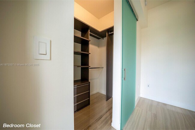 Building Photo - 1451 Brickell Ave