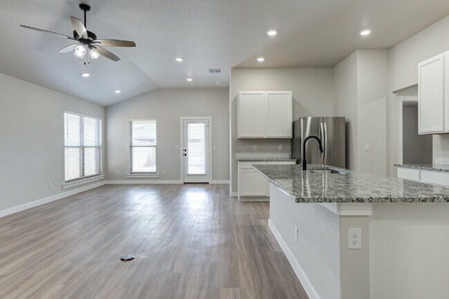 Building Photo - Wonderful 4/2/2 in Bell Farms!