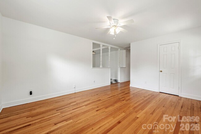 Building Photo - 1129 Eastview Dr