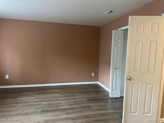 Building Photo - 3581 Reeves Dr