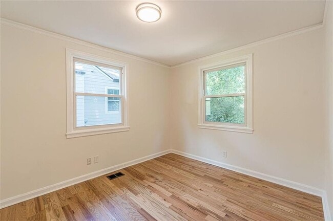 Building Photo - 1226 Thomas Rd