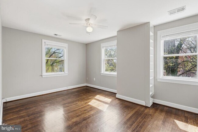 Building Photo - 3718 Farr Ave