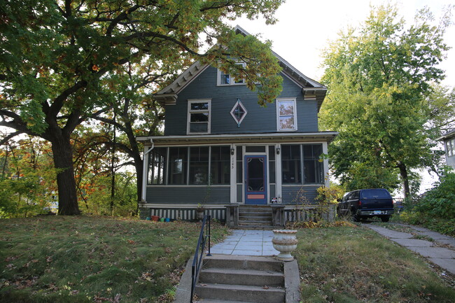 Front of Victorian Duplex - 1145 Jessie St