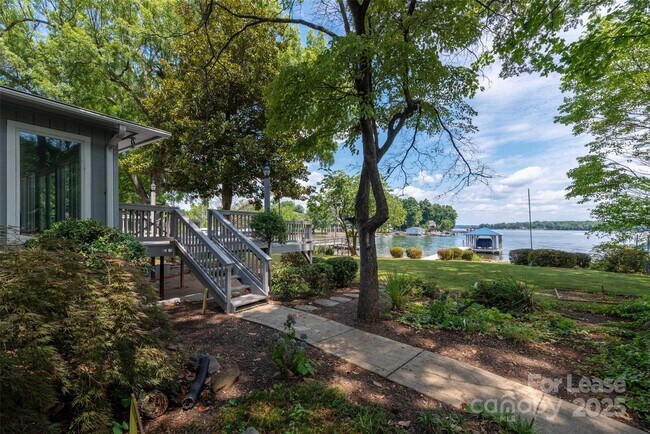 Building Photo - 5006 Kiser Island Rd