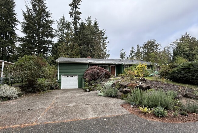 Building Photo - Extremely Spacious 3 bedroom Home Located in Edmonds