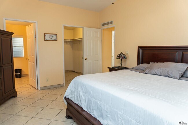 Building Photo - 10772 S Williams Ave