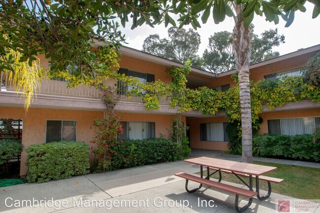 Building Photo - 554 Greenbrier Dr