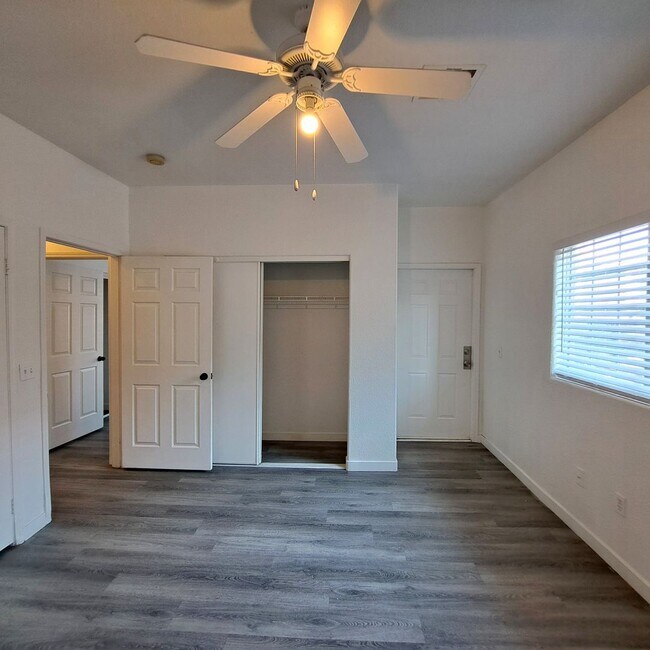 Building Photo - 4730 E Craig Rd