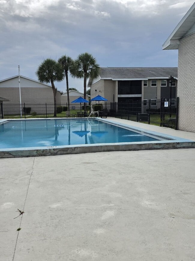 Building Photo - LAS PALMAS AT SAND LAKE CONDO