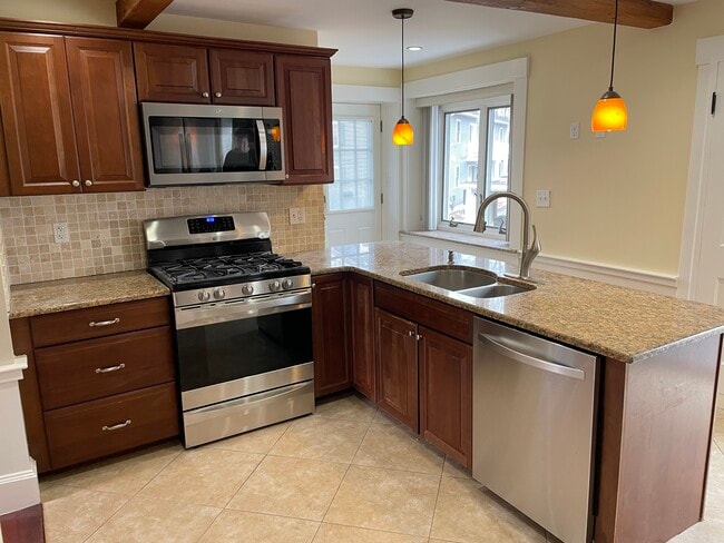 kitchen  11x16 - 71 North Road