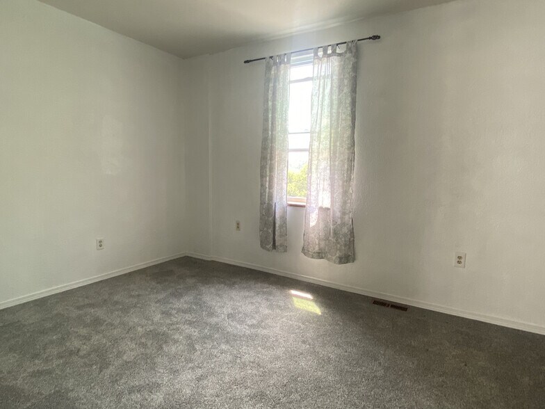 Bedroom - 132 Clara St