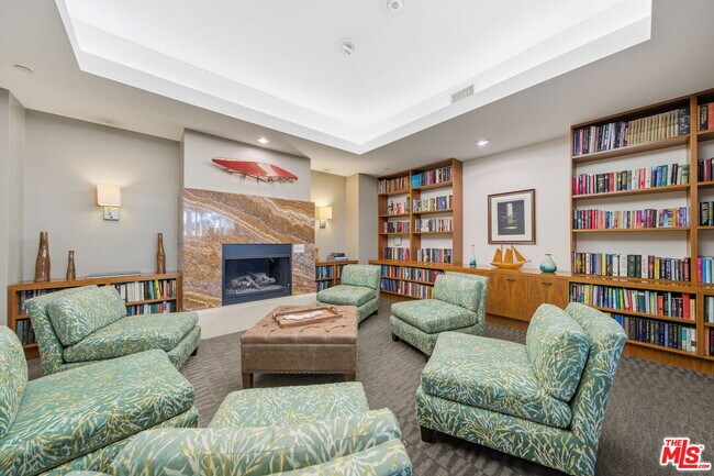 Building Photo - 13650 Marina Pointe Dr