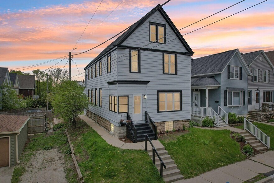 Exterior (Front) - 351A E Deer Pl