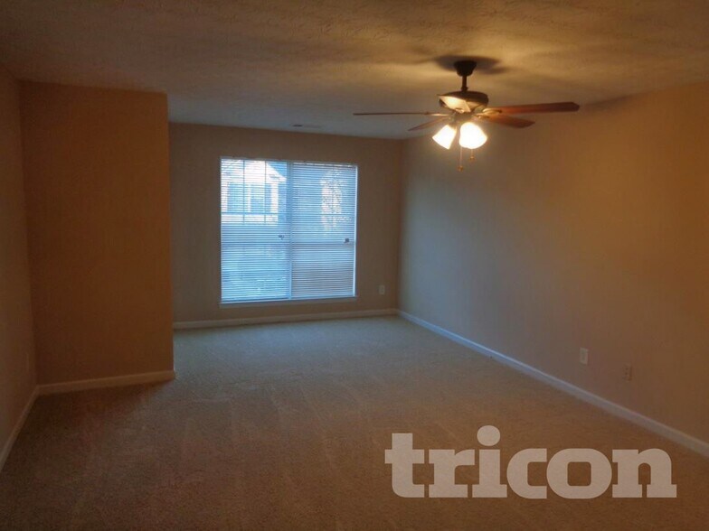 Building Photo - 613 Shadow Lake Dr