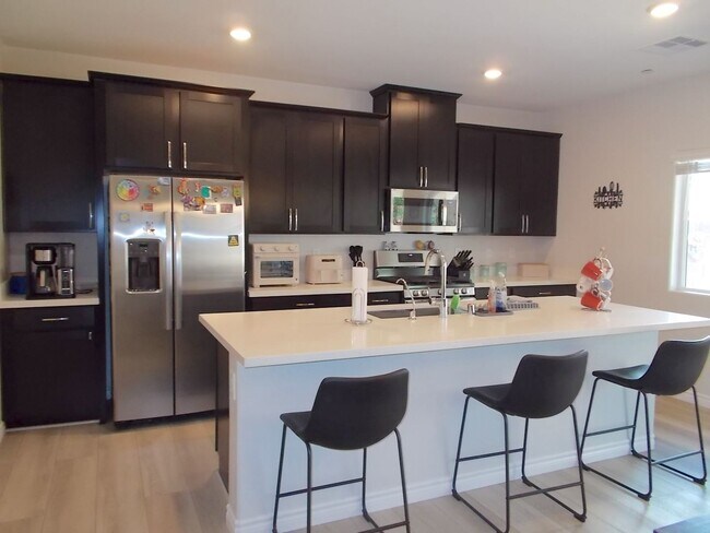 Building Photo - Beautiful 4 Bedroom Home