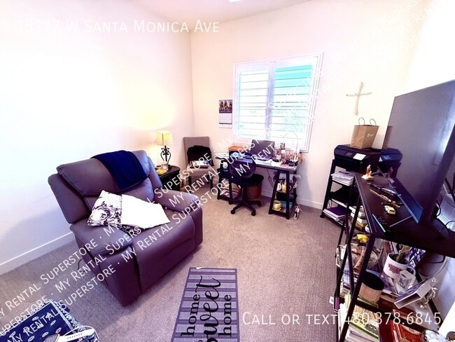 Building Photo - 35377 W Santa Monica Ave