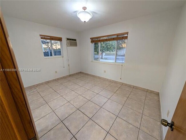 Building Photo - 1037 SW 76th Ave