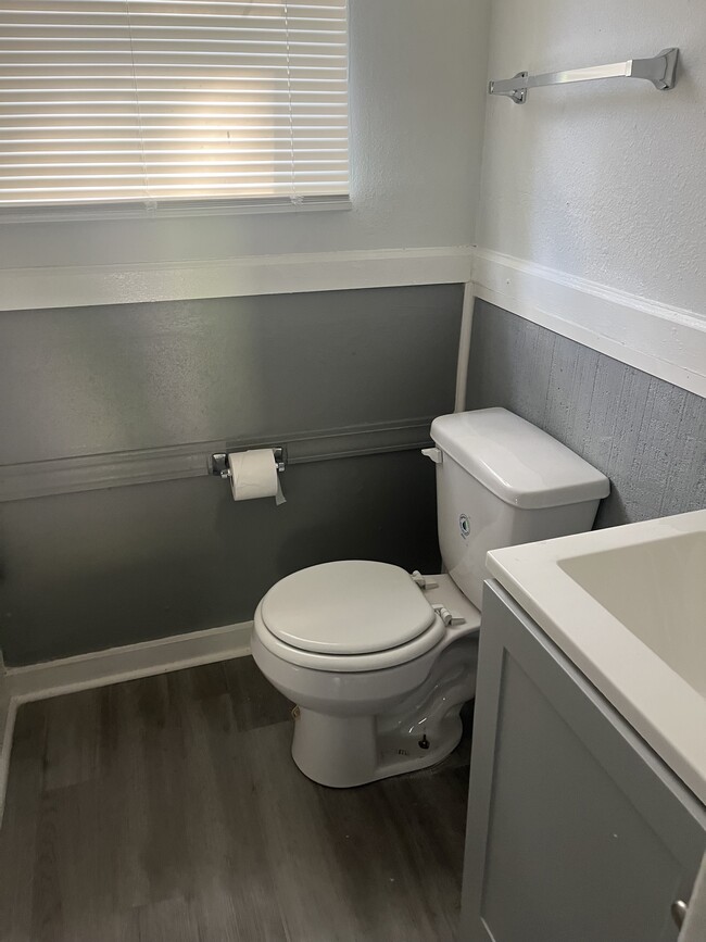 Building Photo - 2107 Meriwood Dr