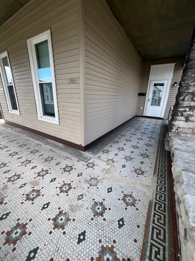 Building Photo - 205 Hudson Ave