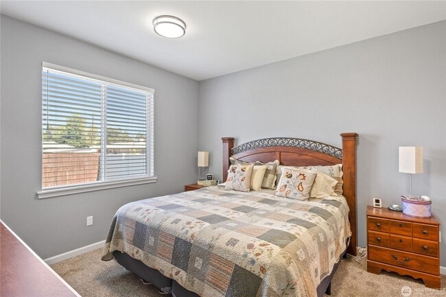 Building Photo - Like-New 3 bed 2 bath w/ Garage