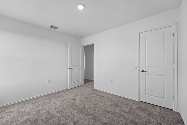 Building Photo - 910 Stricker Path