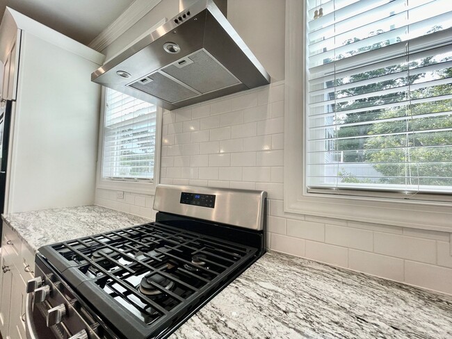 Building Photo - Custom-Built Home in Mill Dam Pointe! Marsh & Water Views! Minutes to Bay Beaches, Pet Friendly, ...