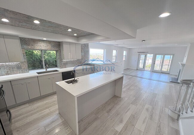 Building Photo - 3507 S Kerckhoff Ave