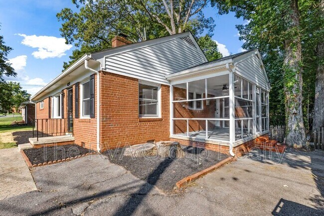 Building Photo - 6220 Debora Dr