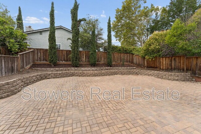 Building Photo - 2406 Talavera Dr